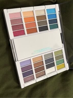 Travel Eyeshadow Palette - Multi Color